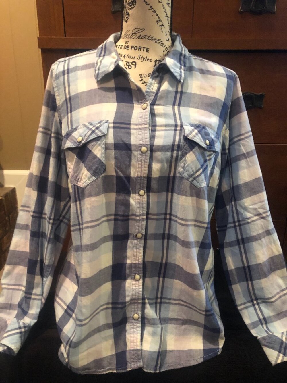 woman's blue and white plaid sonoma button up top size junior xl